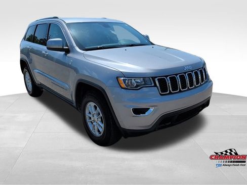 Used 2019 Jeep Grand Cherokee Laredo AWD/4WD image 8
