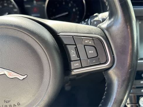 Used 2018 Jaguar XF 25t image 21