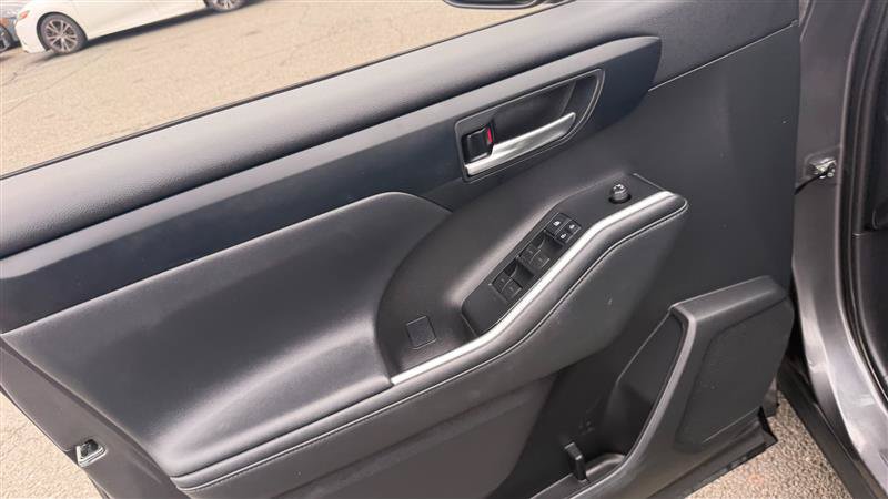 Used 2021 Toyota Highlander XSE FWD image 31