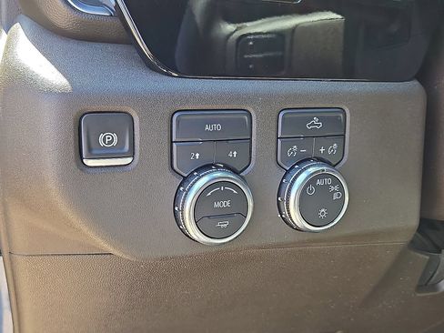 Used 2024 GMC Sierra 1500 SLE AWD/4WD image 25