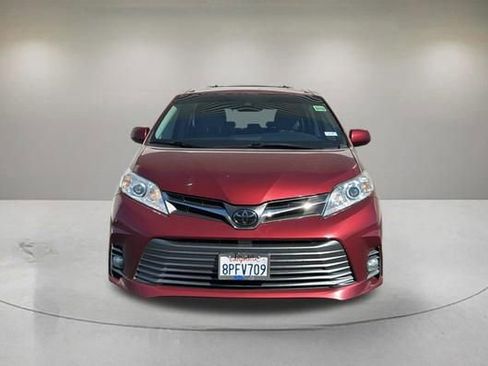 Used 2020 Toyota Sienna XLE w/ XLE Navigation Package FWD image 2