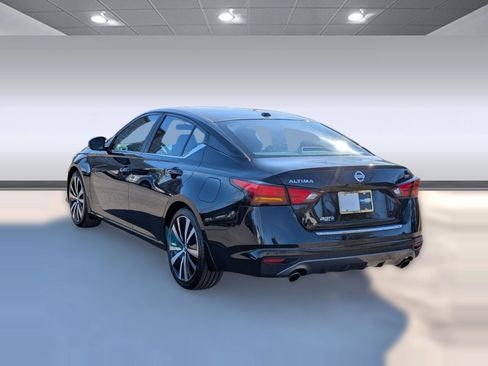 Used 2021 Nissan Altima 2.5 SR w/ SR Premium Package image 3