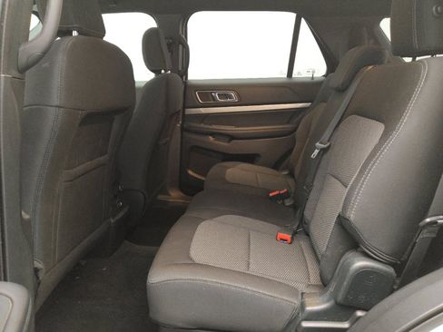 Used 2018 Ford Explorer XLT FWD image 18