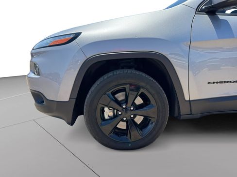 Used 2017 Jeep Cherokee High Altitude AWD/4WD image 9