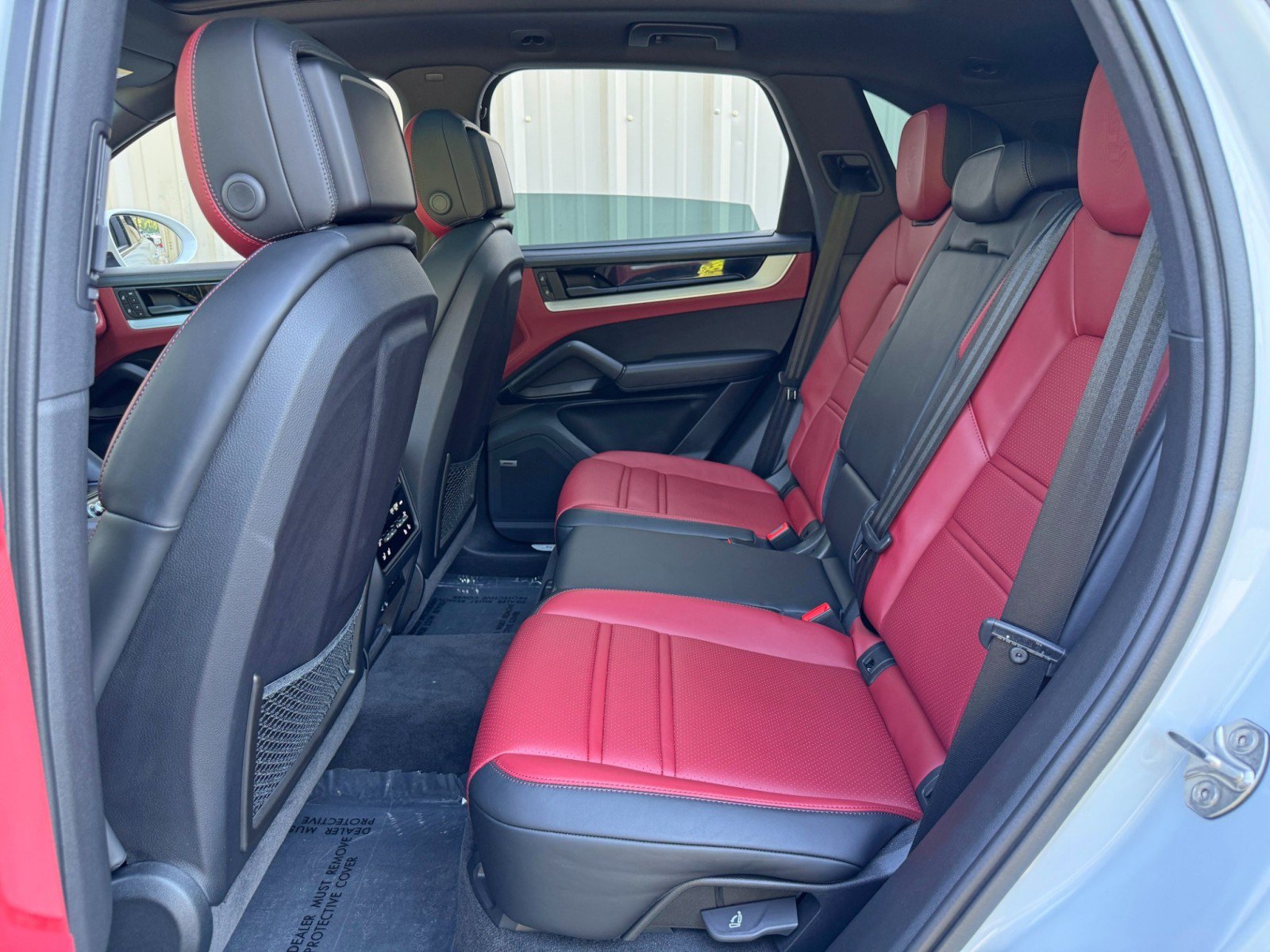 Used 2024 Porsche Cayenne AWD/4WD image 40