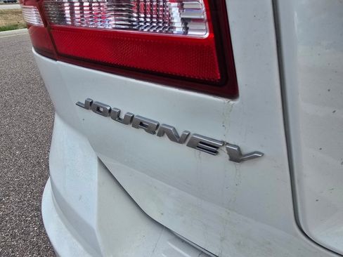 Used 2020 Dodge Journey SE FWD image 30
