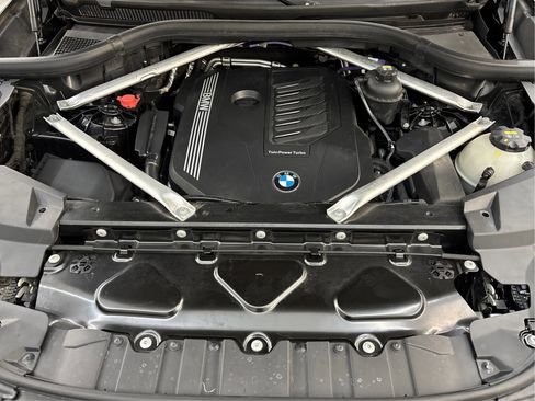 Used 2022 BMW X5 xDrive40i w/ Premium Package AWD/4WD image 29