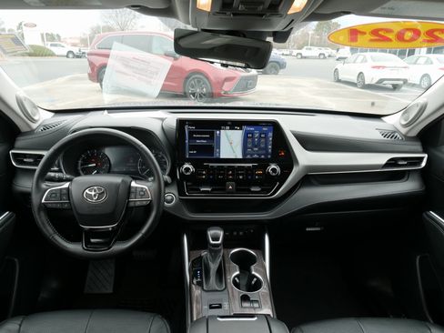 Used 2021 Toyota Highlander Platinum image 21