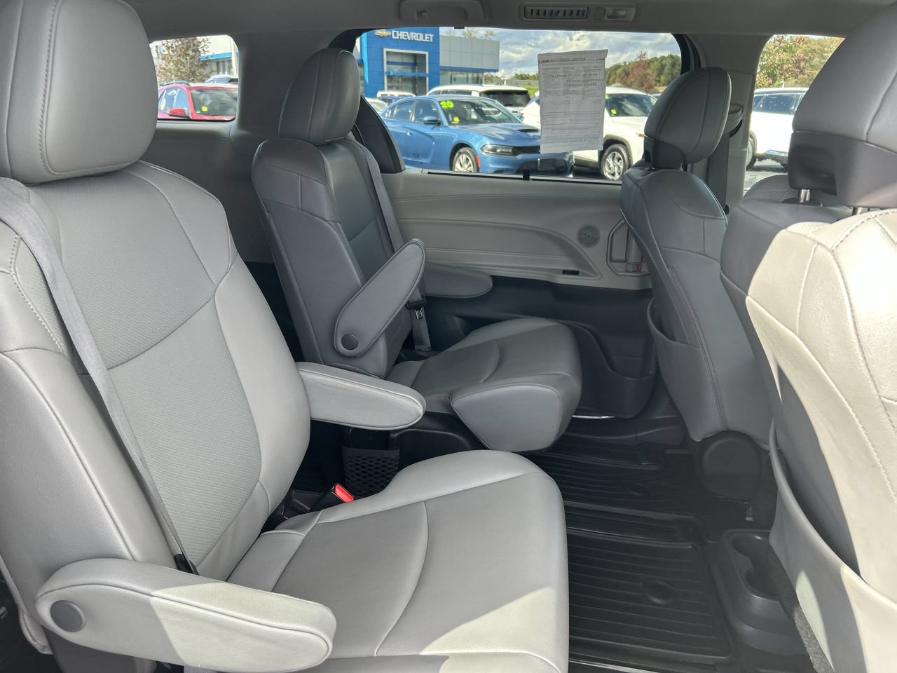 Used 2022 Toyota Sienna XLE w/ XLE Plus Package AWD/4WD image 17