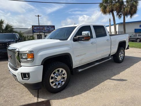 Used 2016 GMC Sierra 2500 Denali w/ Suspension Package, Off-Road AWD/4WD image 5