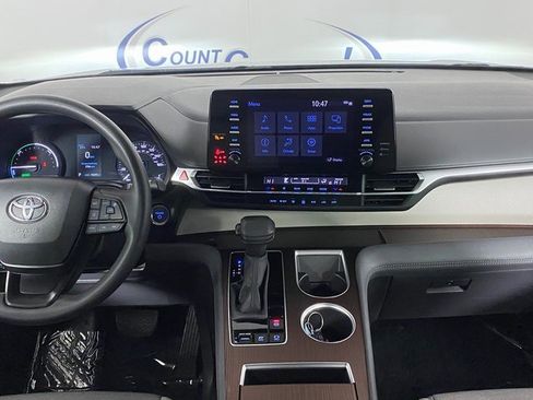 Certified 2024 Toyota Sienna LE image 16