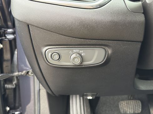 Used 2019 Chevrolet Equinox LS w/ LPO, Chrome Package image 16