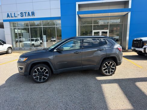 Used 2017 Jeep Compass Limited w/ Navigation Group AWD/4WD image 3