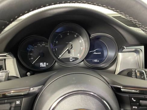 Used 2024 Porsche Macan image 38