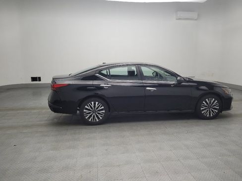Used 2024 Nissan Altima 2.5 SV image 10
