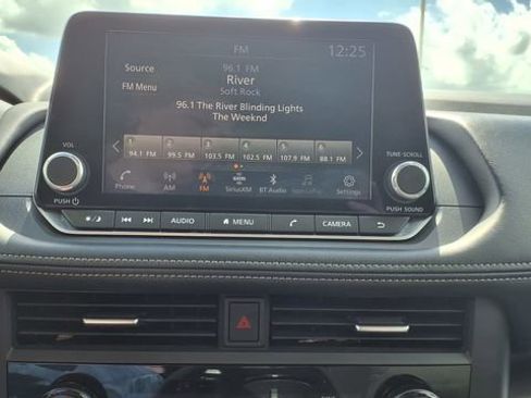 Used 2025 Nissan Rogue SV image 24