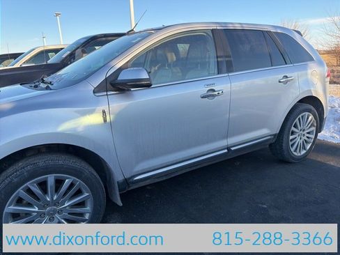 Used 2013 Lincoln MKX AWD image 2