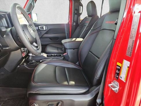 Used 2025 Jeep Wrangler Unlimited Rubicon AWD/4WD image 14