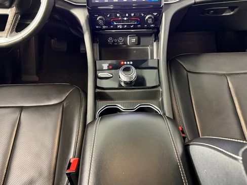 Used 2024 Jeep Grand Cherokee L Limited w/ Luxury Tech Group II image 17
