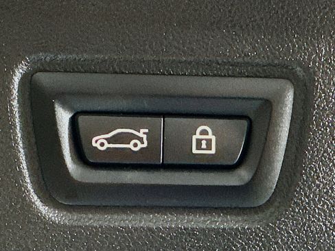 Used 2023 BMW i4 eDrive40 w/ M Sport Package image 31