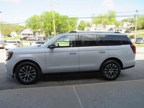 Used 2025 Ford Expedition Platinum AWD/4WD image 10