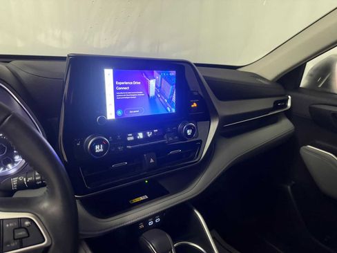 Certified 2023 Toyota Highlander XLE image 36