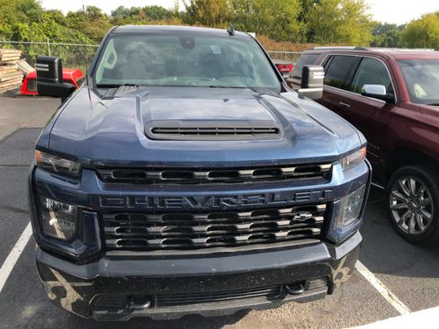 Used 2022 Chevrolet Silverado 2500 Custom w/ Custom Value Package AWD/4WD image 2