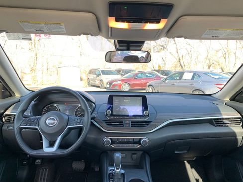 Used 2025 Nissan Altima 2.5 SV image 34