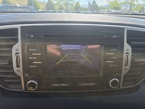 Used 2017 Kia Sportage LX AWD/4WD image 16