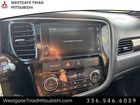 Used 2018 Mitsubishi Outlander LE AWD/4WD image 15