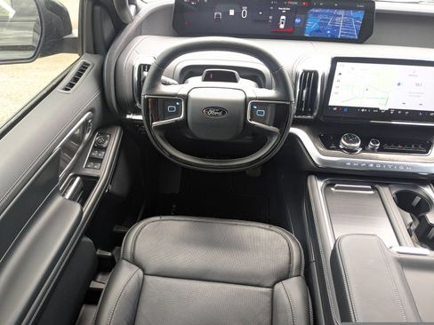 New 2025 Ford Expedition Platinum w/ Stealth Performance Package AWD/4WD image 17