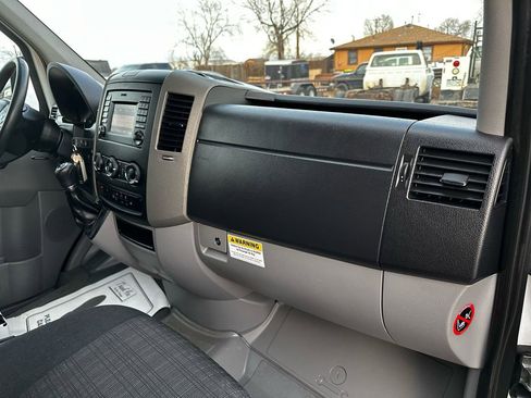 Used 2014 Mercedes-Benz Sprinter 2500 image 15
