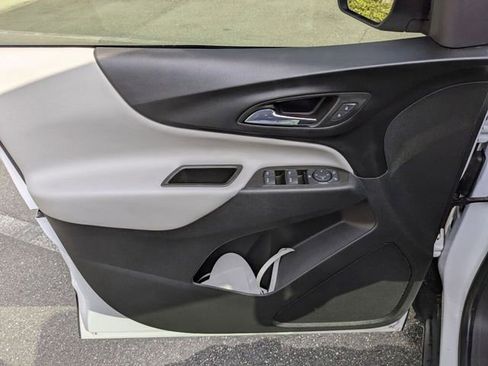 Used 2023 Chevrolet Equinox LS image 27