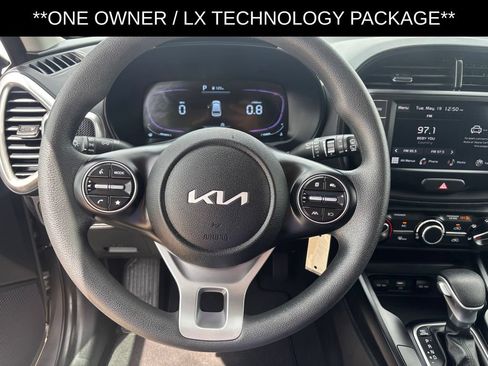 Used 2025 Kia Soul LX w/ LX Technology Package FWD image 9