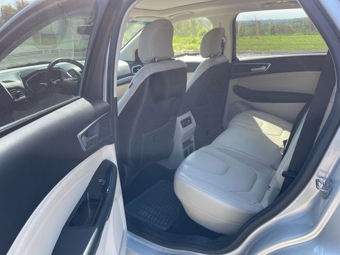 Used 2017 Ford Edge Titanium w/ Technology Package AWD/4WD image 12