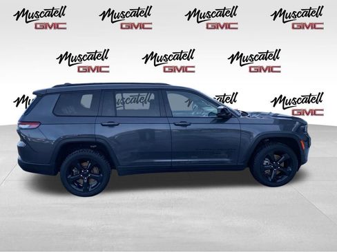 Used 2022 Jeep Grand Cherokee L Laredo image 4