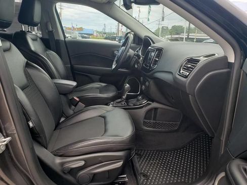 Used 2019 Jeep Compass Latitude AWD/4WD image 18