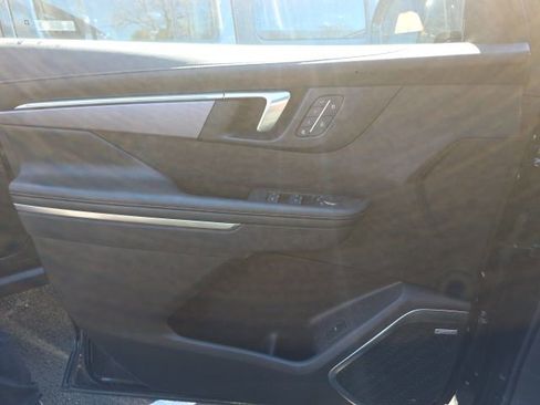 Used 2025 Buick Enclave Sport Touring w/ Power Package image 9