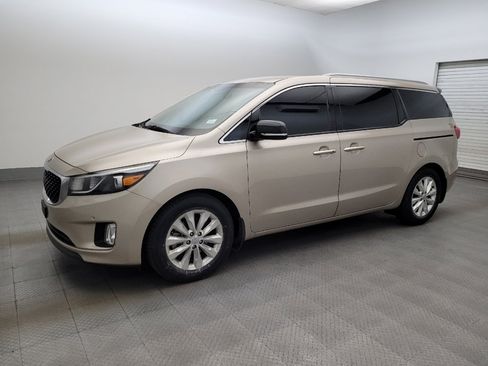 Used 2017 Kia Sedona EX FWD image 2