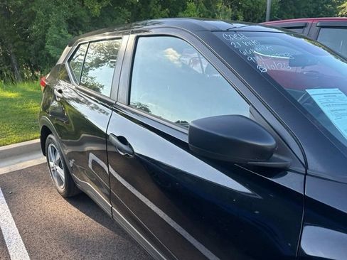 Used 2021 Nissan Kicks S FWD image 7