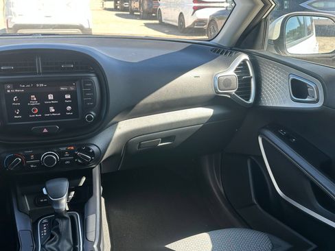 Used 2025 Kia Soul LX w/ LX Technology Package FWD image 33