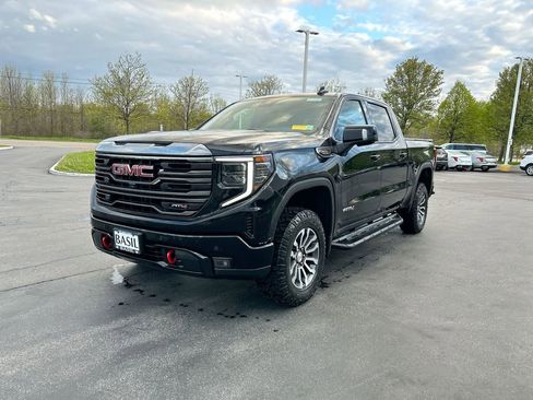 Used 2023 GMC Sierra 1500 AT4 w/ AT4 Premium Package AWD/4WD image 4