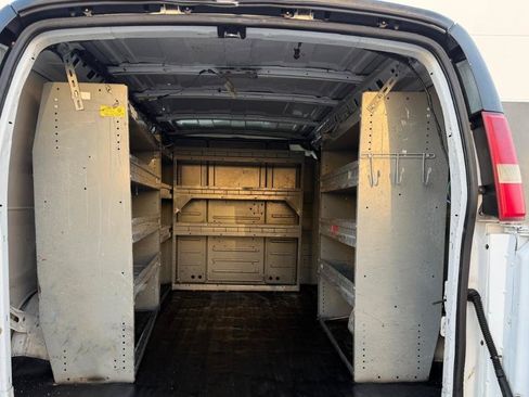 Used 2012 Chevrolet Express 2500 RWD image 17