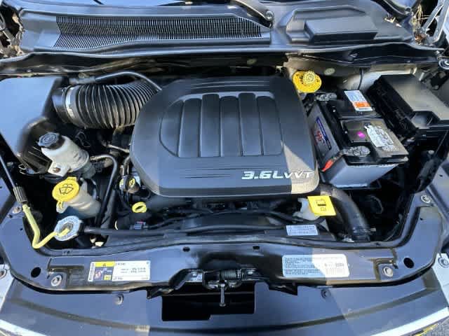 Used 2014 Chrysler Town & Country Touring-L FWD image 24