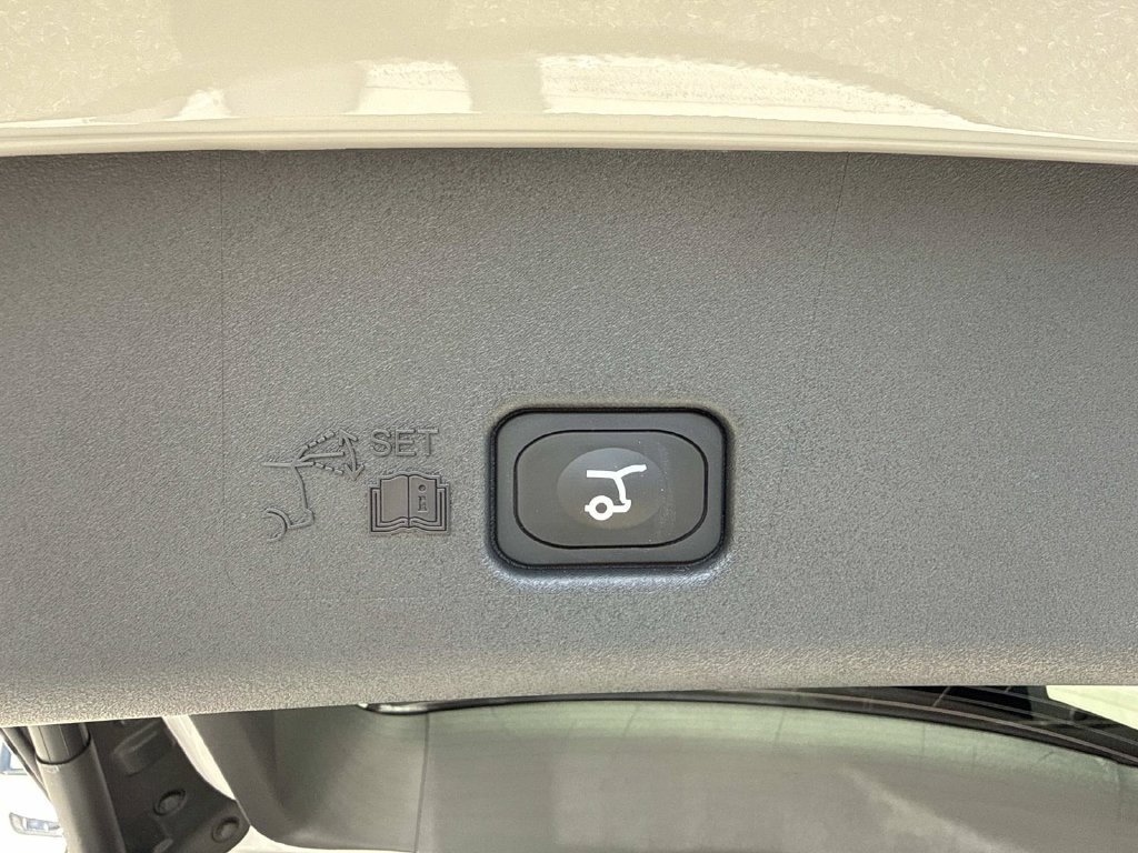 New 2026 Lincoln Nautilus Premier w/ Equipment Group 102A AWD/4WD image 12