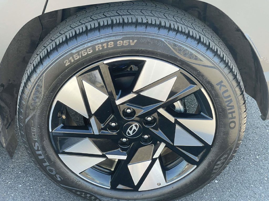 Certified 2025 Hyundai Kona SEL FWD image 9