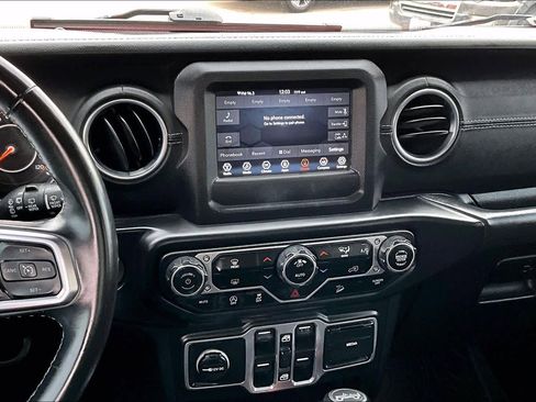 Used 2018 Jeep Wrangler Unlimited Sahara image 7