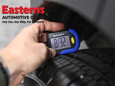 Used 2022 Volvo XC40 T4 Momentum FWD image 30