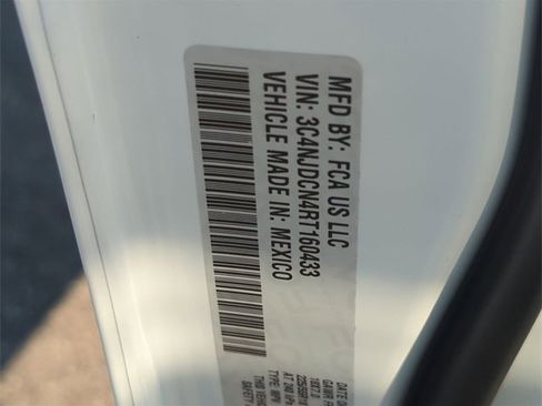 Certified 2024 Jeep Compass Limited image 28