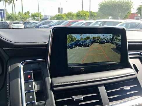 Used 2024 Chevrolet Suburban LT RWD image 17
